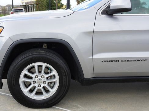 Used 2018 Jeep Grand Cherokee Laredo image 10
