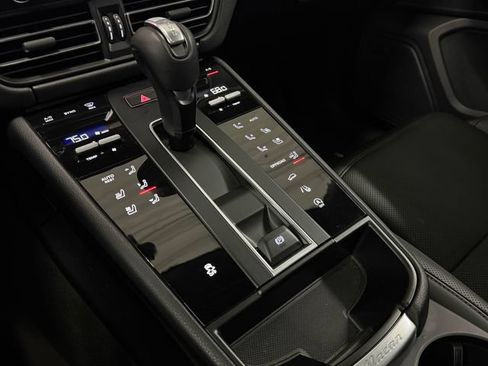 Certified 2026 Porsche Macan AWD/4WD image 20