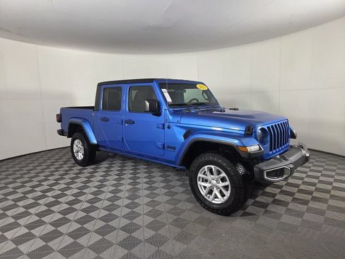 Used 2023 Jeep Gladiator Sport AWD/4WD image 2