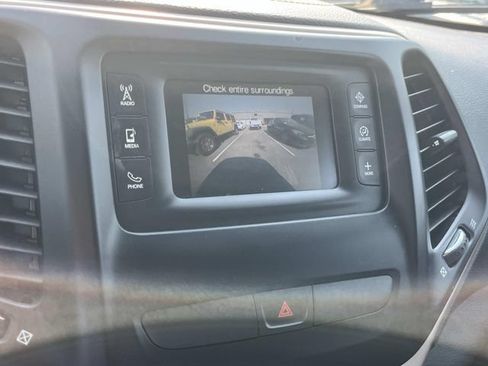 Used 2015 Jeep Cherokee Latitude FWD image 33