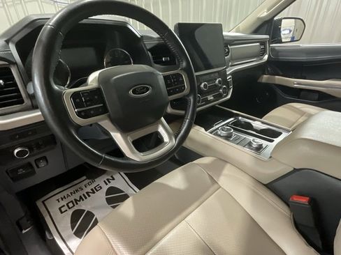 Used 2022 Ford Expedition XLT image 9