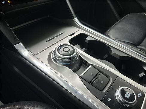 Used 2020 Ford Explorer XLT w/ Equipment Group 202A image 19