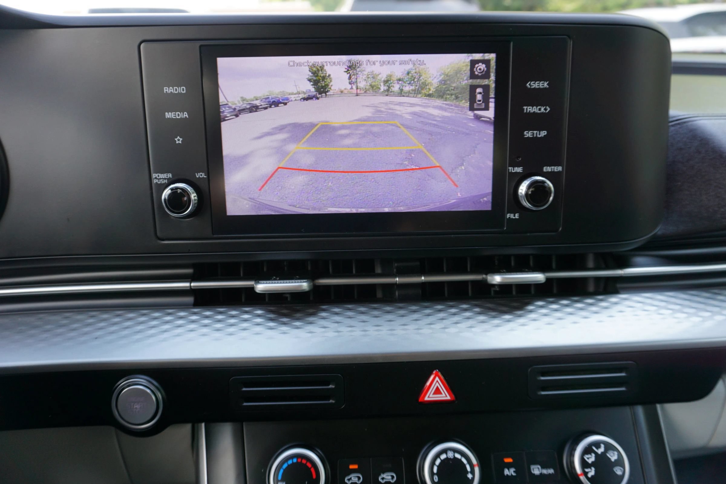Used 2022 Kia Carnival LX FWD image 39