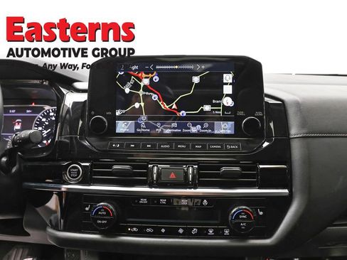 Used 2023 Nissan Pathfinder SL w/ SL Premium Package AWD/4WD image 12