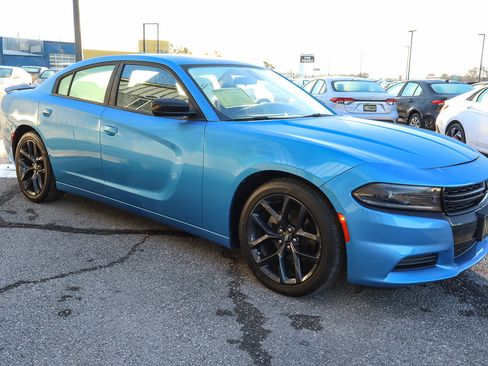 Used 2023 Dodge Charger SXT w/ Blacktop Package image 3
