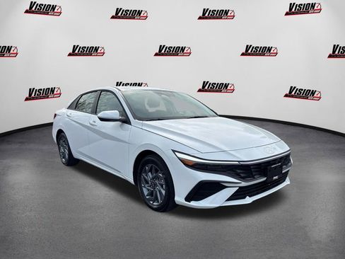 New 2026 Hyundai Elantra Hybrid FWD image 3