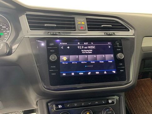 Used 2021 Volkswagen Tiguan SE w/ Panoramic Sunroof Package image 19