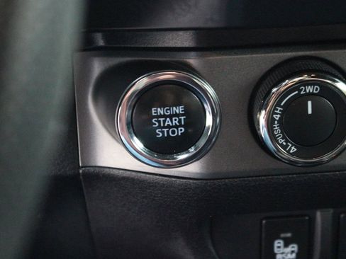 Used 2019 Toyota Tacoma TRD Off-Road w/ Technology Package image 30