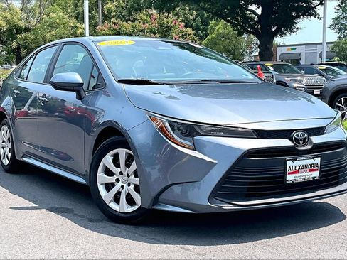 Used 2024 Toyota Corolla LE FWD image 2
