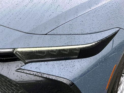 Used 2025 Toyota Crown Limited w/ Advanced Technology Package image 8