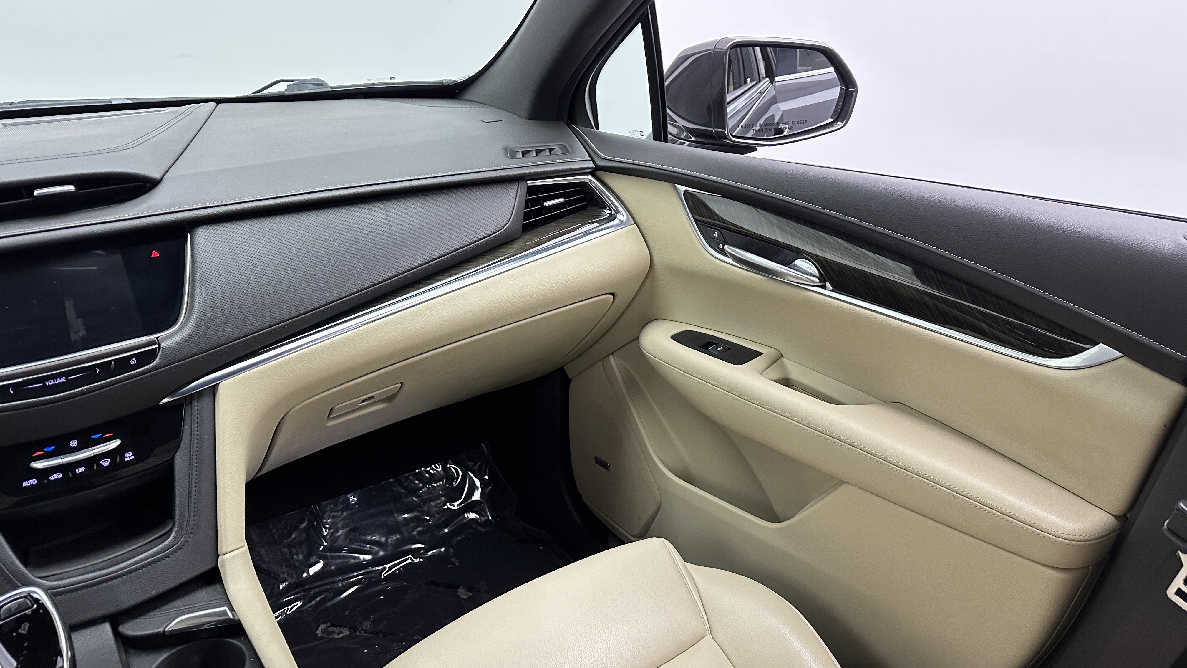 Used 2018 Cadillac XT5 FWD w/ LPO, Wheel Lock Package image 35