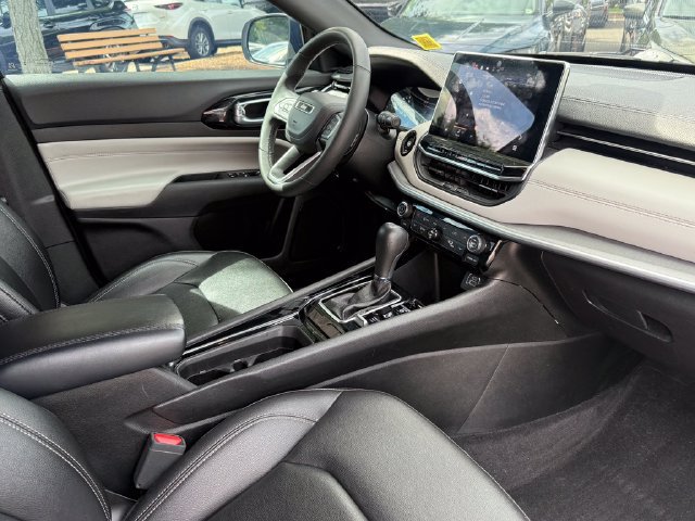 Used 2025 Jeep Compass Limited AWD/4WD image 29