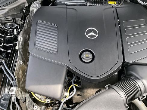 Certified 2024 Mercedes-Benz GLC 300 4MATIC image 33