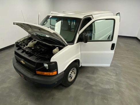Used 2016 Chevrolet Express 2500 image 41
