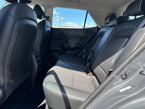 Certified 2025 Hyundai Venue Limited FWD image 22