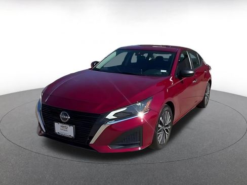 Used 2025 Nissan Altima 2.5 SV image 7