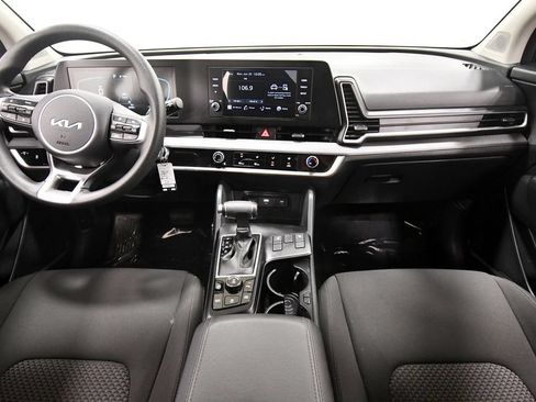 Certified 2025 Kia Sportage LX AWD/4WD image 3