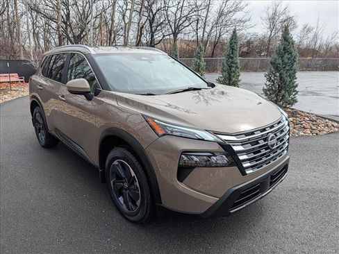 Used 2024 Nissan Rogue SV w/ SV Premium Package image 7