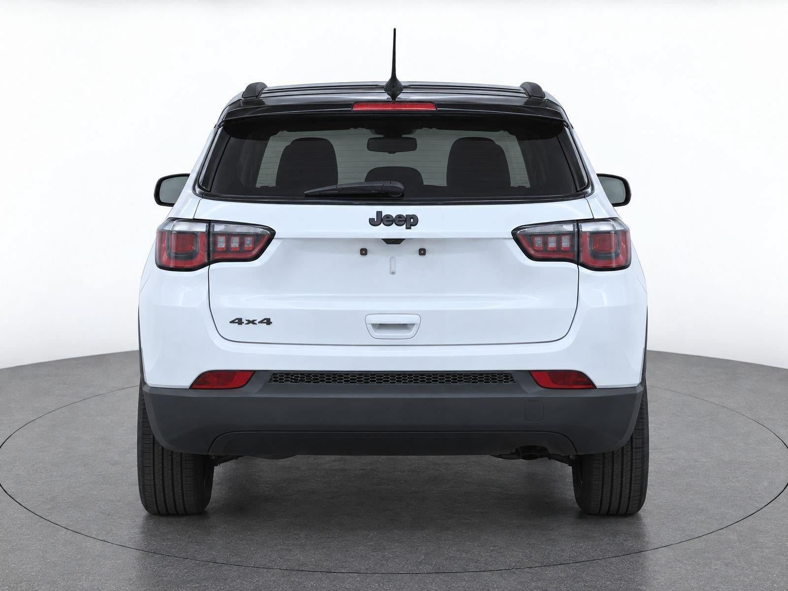 Used 2019 Jeep Compass Latitude FWD image 6