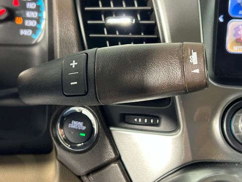 Used 2020 Chevrolet Suburban Premier AWD/4WD image 29