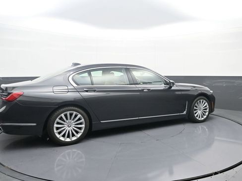 Used 2022 BMW 740i xDrive w/ Premium Package image 8