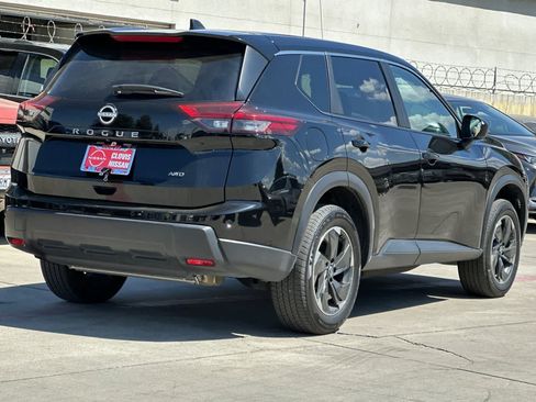 Certified 2025 Nissan Rogue SV AWD/4WD image 3