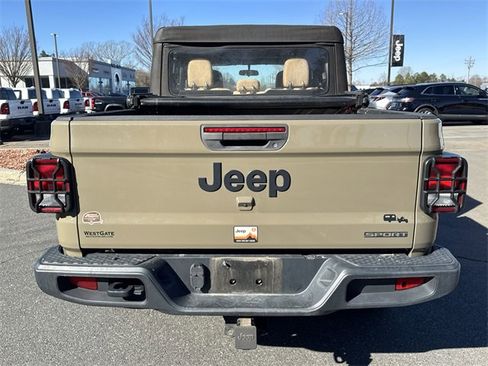 Used 2020 Jeep Gladiator Sport image 4