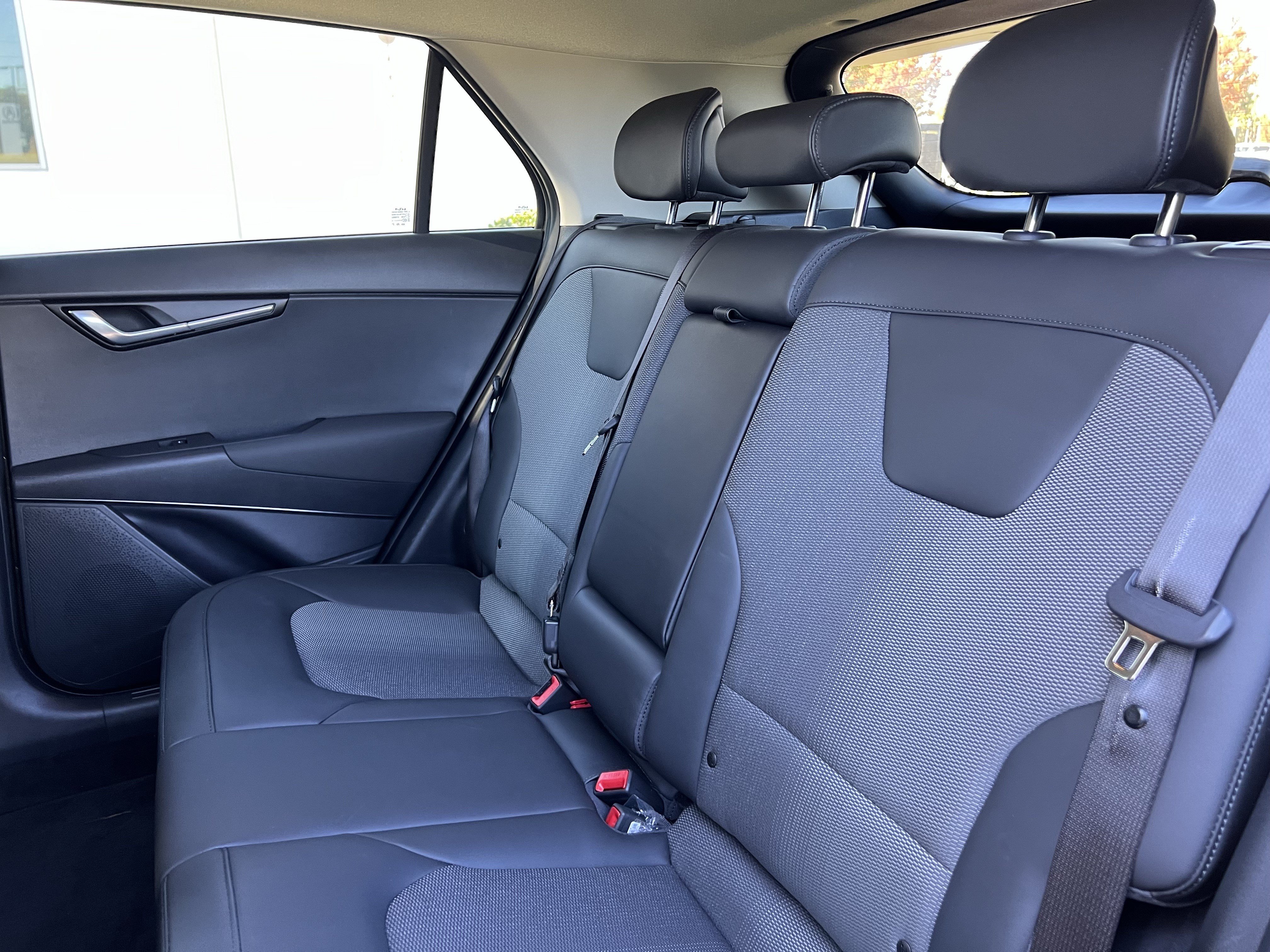Used 2025 Kia Niro EX FWD image 34