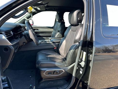 Used 2022 Jeep Wagoneer Series III w/ Premium Group I image 8