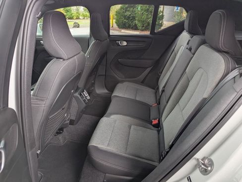 Used 2025 Volvo XC40 B5 Core image 11