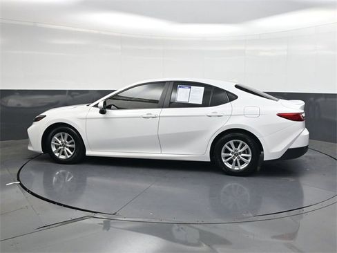 Used 2025 Toyota Camry LE w/ Convenience Package image 7