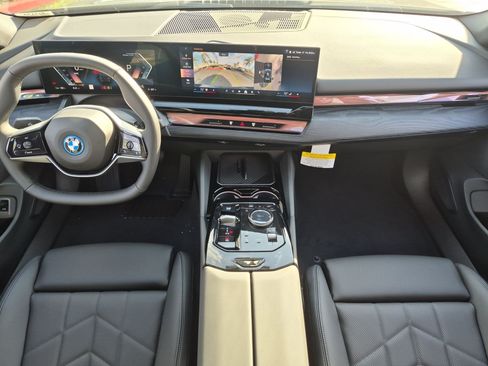 New 2027 BMW i5 eDrive40 w/ Convenience Package RWD image 29