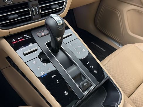 Certified 2023 Porsche Macan S AWD/4WD image 17