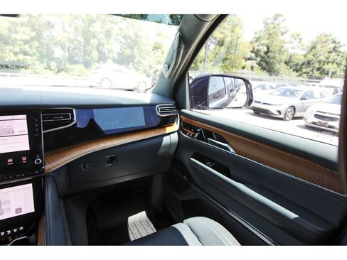 Used 2023 Jeep Grand Wagoneer Series II w/ Premium Group II AWD/4WD image 8