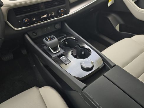 New 2026 Nissan Rogue SV AWD/4WD image 16
