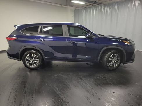 Used 2023 Toyota Highlander XLE FWD image 9
