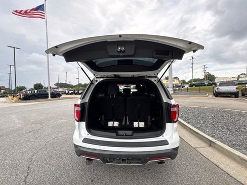 Used 2018 Ford Explorer XLT FWD image 28
