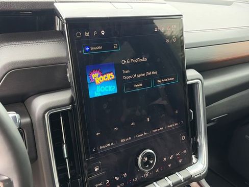 Used 2025 GMC Yukon Denali w/ Advanced Technology Package AWD/4WD image 21