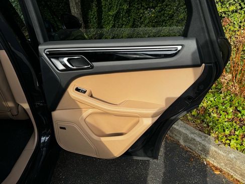 Used 2024 Porsche Macan image 23