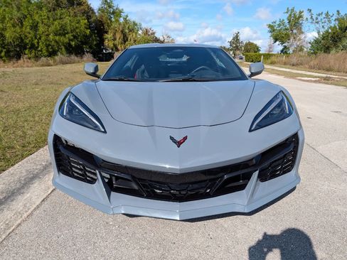 Used 2025 Chevrolet Corvette Z06 image 3