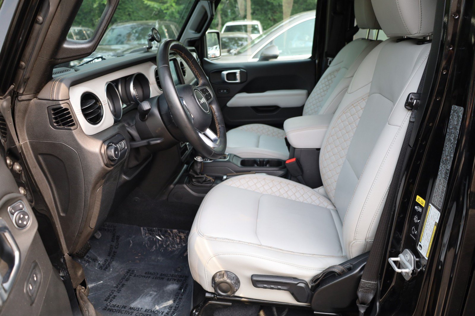 Used 2021 Jeep Wrangler Unlimited Sahara AWD/4WD image 27