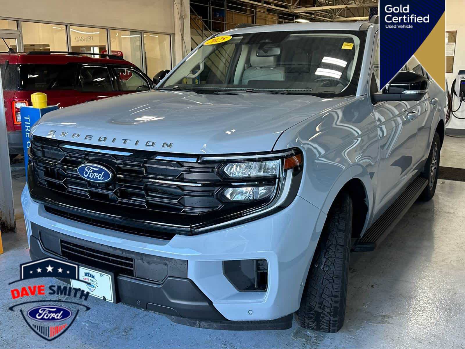 Certified 2025 Ford Expedition Active AWD/4WD image 1