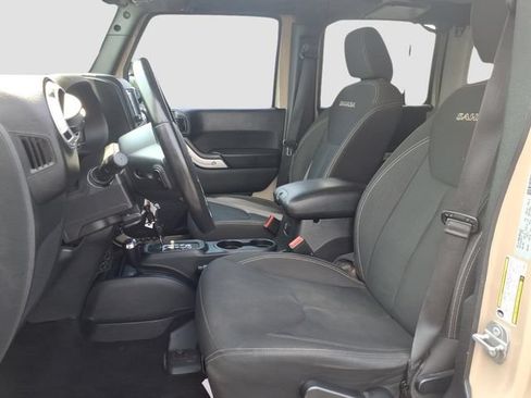 Used 2016 Jeep Wrangler Unlimited Sahara w/ Connectivity Group AWD/4WD image 4
