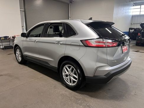 Used 2023 Ford Edge SEL image 3