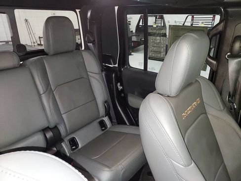 Used 2025 Jeep Gladiator Mojave AWD/4WD image 14