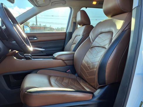 Used 2023 Nissan Pathfinder Platinum w/ Cargo Package image 6