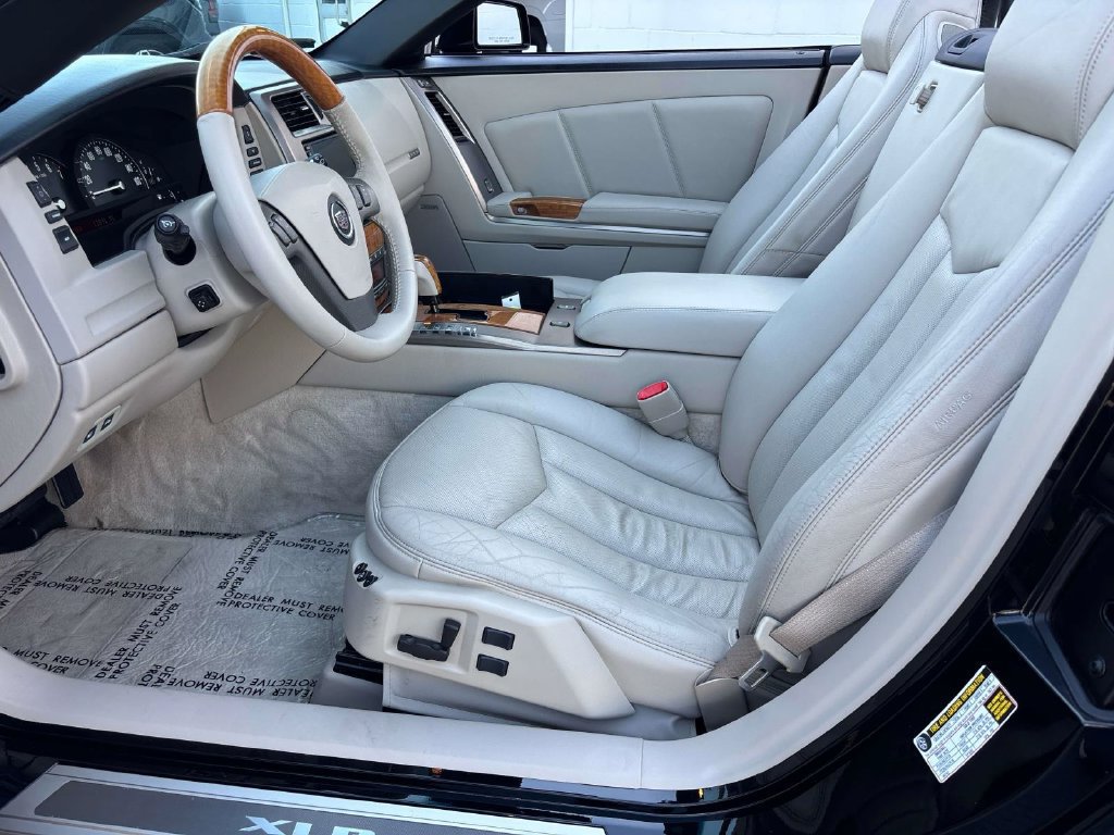 Used 2006 Cadillac XLR RWD image 6