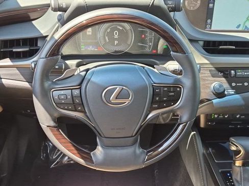 Used 2019 Lexus ES 300h w/ Premium Package FWD image 17