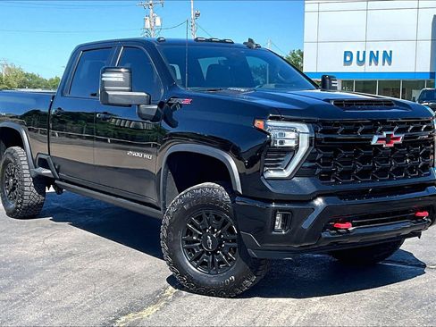 Used 2024 Chevrolet Silverado 2500 ZR2 w/ Technology Package AWD/4WD image 11