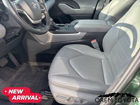 Used 2023 Toyota Highlander XLE image 6